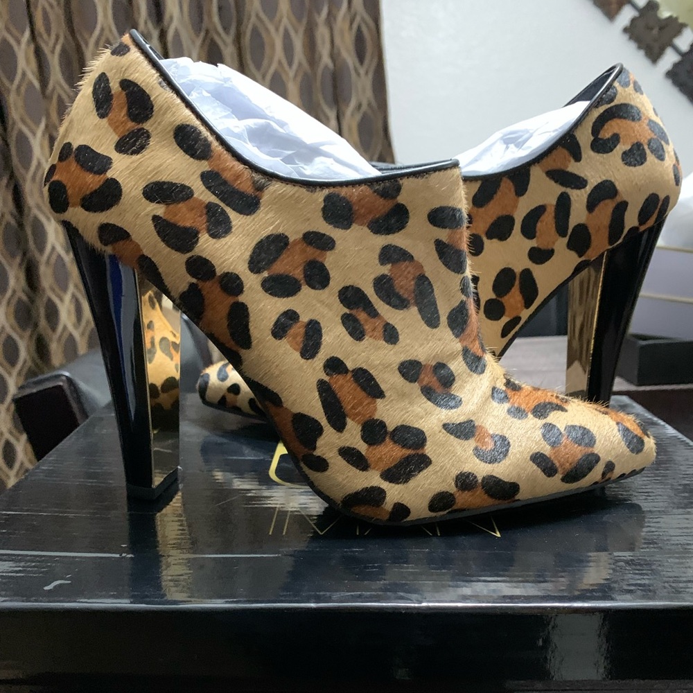 Iman animal print Boots Heels size 9
